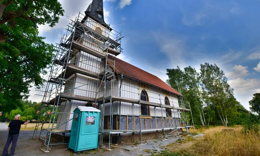 Eindrücke von der Sanierung der Holzkirche 2022