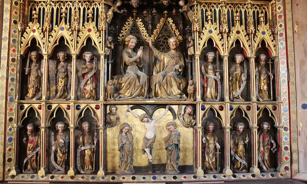 Detail aus dem Altarretabel aus Eichenholz an der Westwand