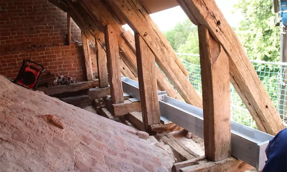 Wechselbalken aus Stahl am nördlichen Querhaus