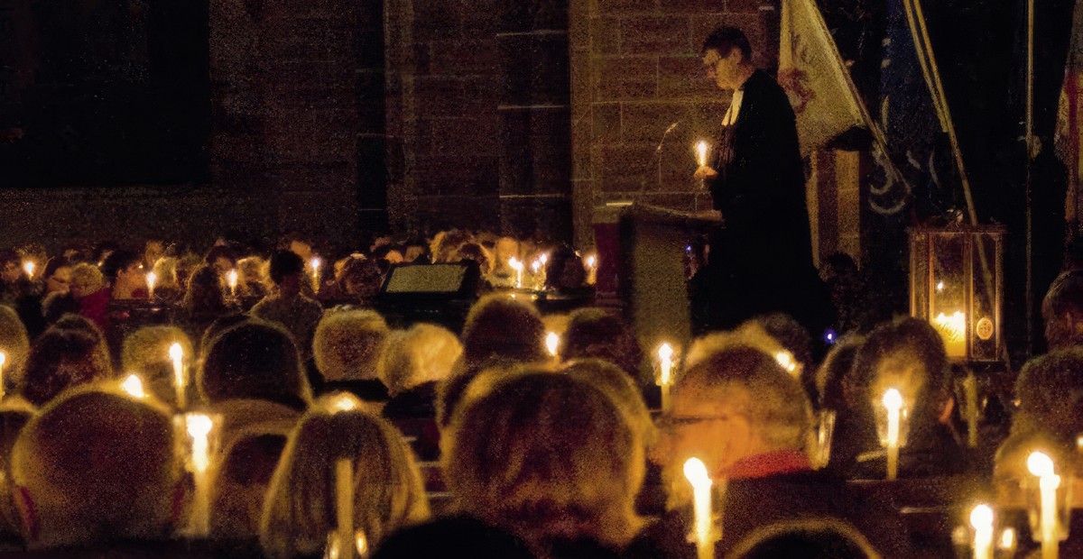 Friedenslicht im Bremer Dom St. Petri