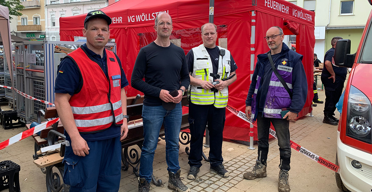 Bad Neuenahr: Präses Latzel mit Einsatzkräften von THW und Feuerwehr