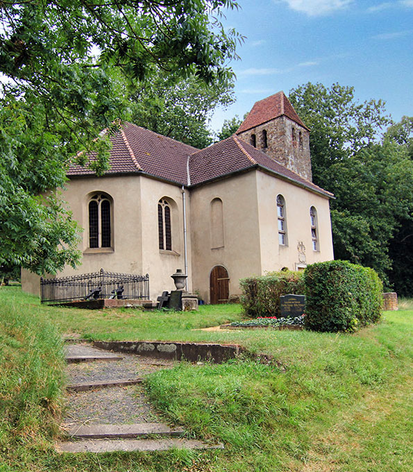 Ehemalige Gutskirche Bebertal-Dönstedt in Sachsen-Anhalt