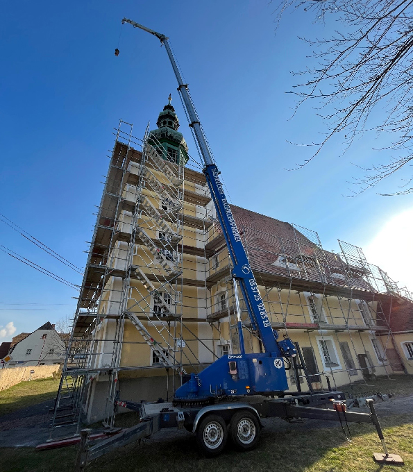 Die Sanierungsarbeiten an der Dorfkirche Klitten (Sachsen) haben begonnen