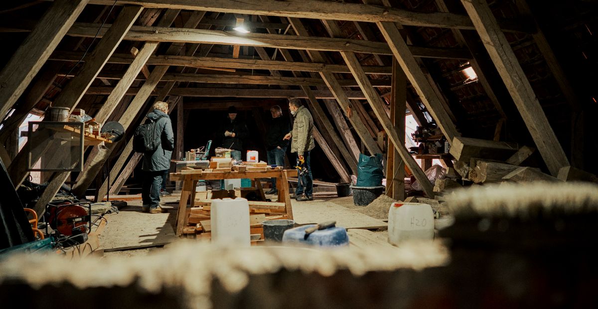 Im historischen Dachstuhl der Klosterkirche Neukloster (Mecklenburg-Vorpommern