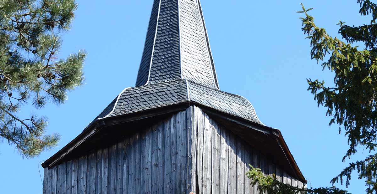 Der Turm der St.-Jacbus-Kirche zu Zirchow auf Usedom vor der Sanierung