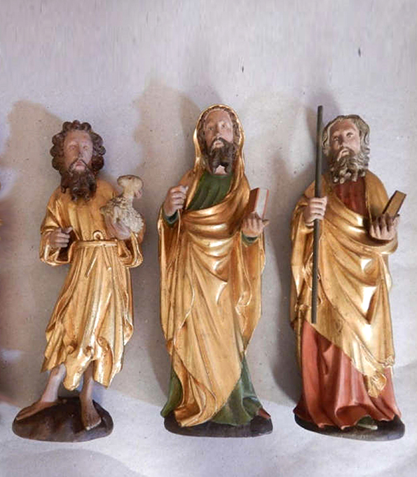 Figuren aus dem Flügelaltar der Versöhnungskirche Iserlohn nach der Restaurierung