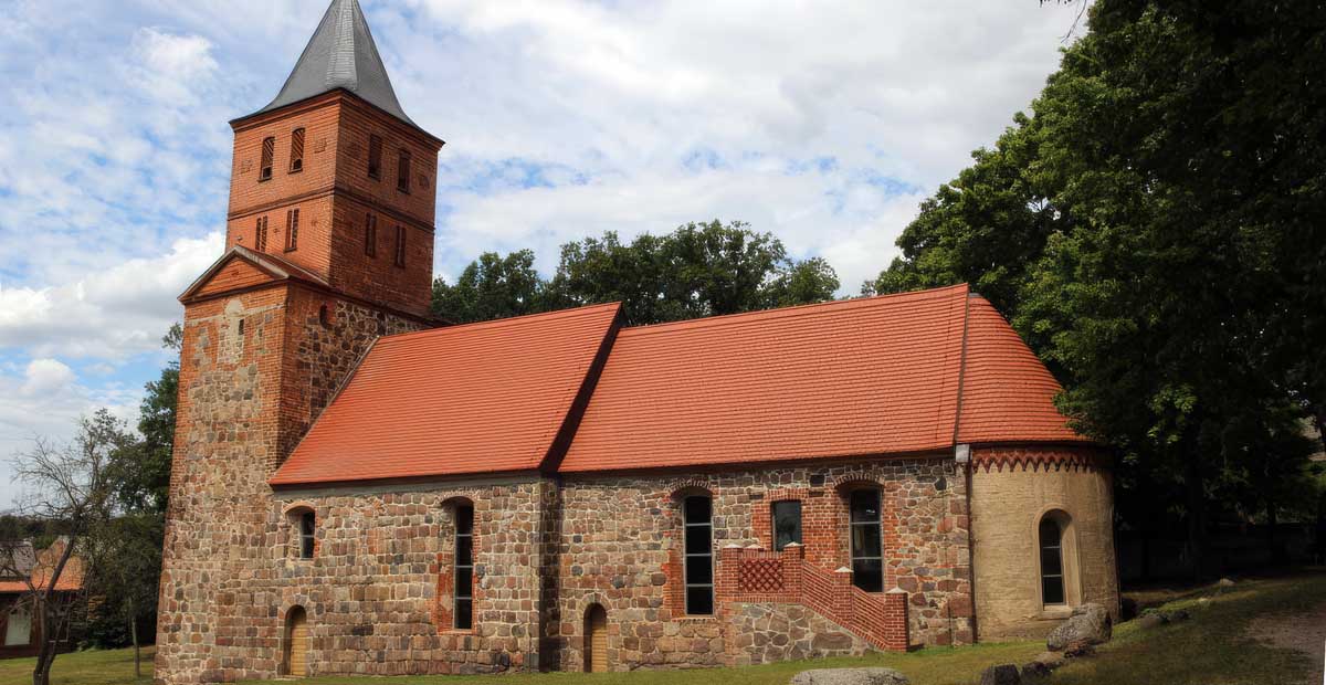 Dorfkirche Rogäsen im Kreis Potsdam-Mittelmark (Brandenburg)