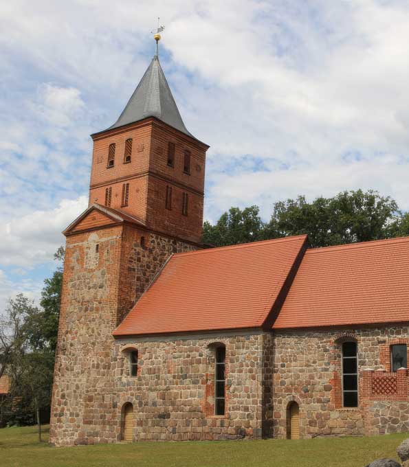 Dorfkirche Rogäsen im Kreis Potsdam-Mittelmark (Brandenburg)