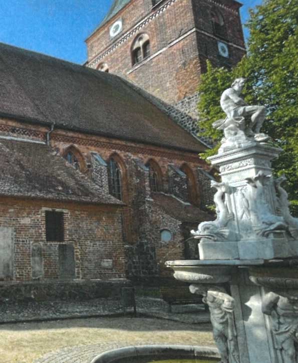 Die Nordfassade von St. Nicolai in Osterbirg (Sachsen-Anhalt) nach Abschluss der Arbeiten