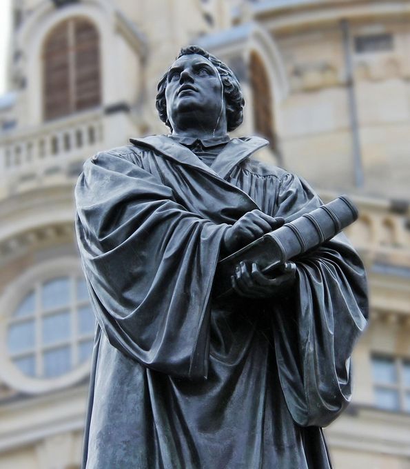 Lutherstatue vor der Frauenkirche Dresden
